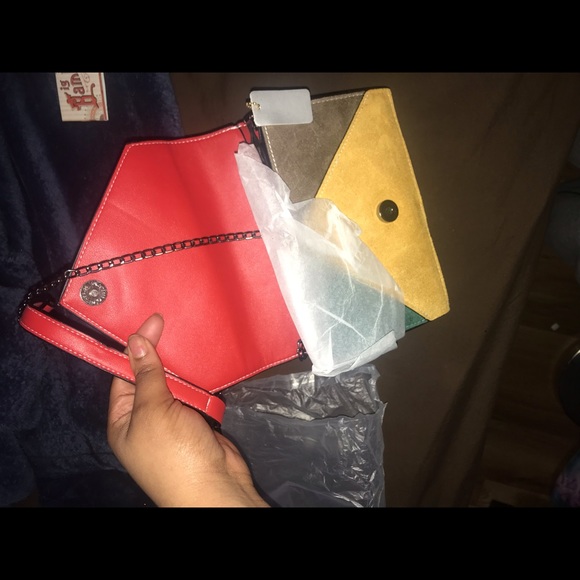 Never worn trendy purse that just sits in my closet - Picture 3 of 3